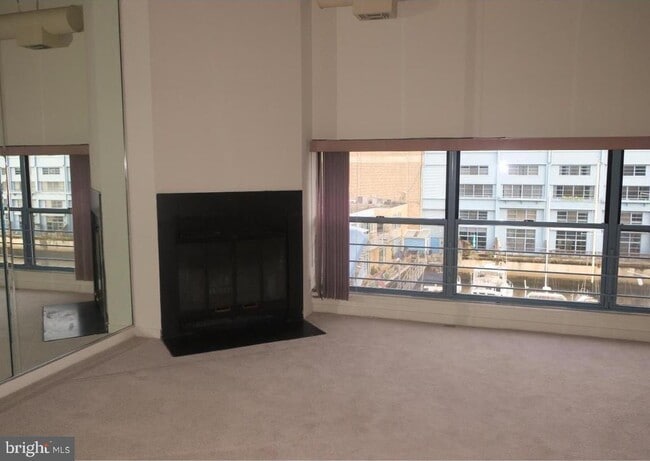 Building Photo - 3 N Christopher Columbus Blvd