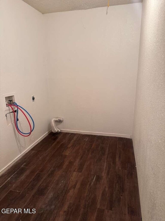 Building Photo - 3033 Tierra Humeda Dr