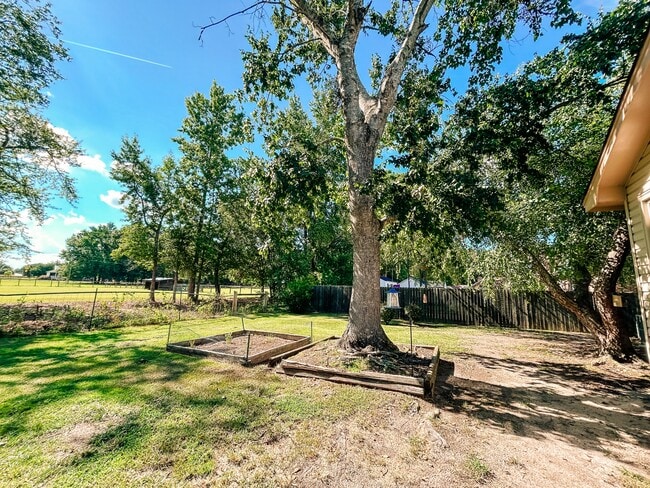 Building Photo - 619 Boone Cir