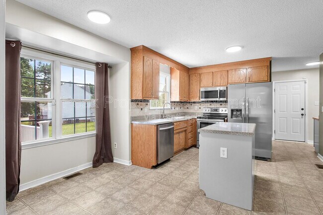 Building Photo - 5824 Silver Fox Ln