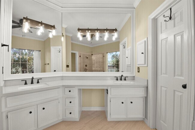 Building Photo - 1915 Lytham Ln