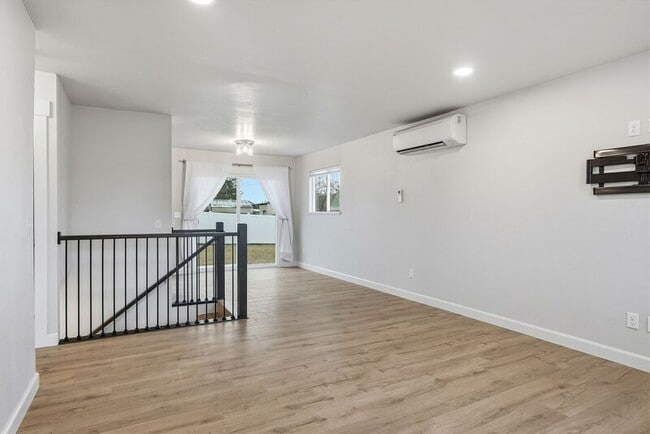 Building Photo - 3440 N Huetter Rd