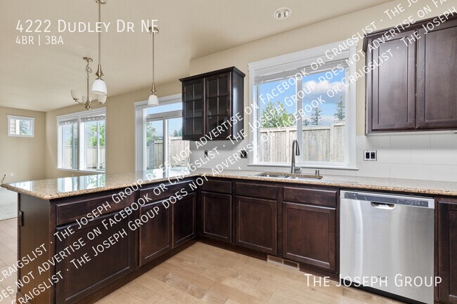 Building Photo - 4222 Dudley Dr NE