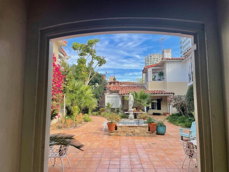 courtyard - 10806 Lindbrook Dr