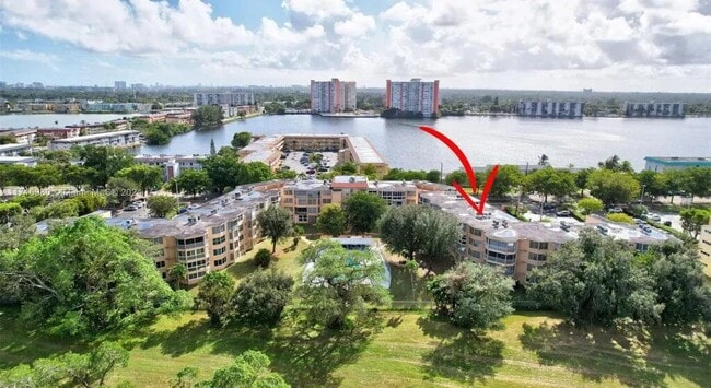 Building Photo - 1301 NE 191st St