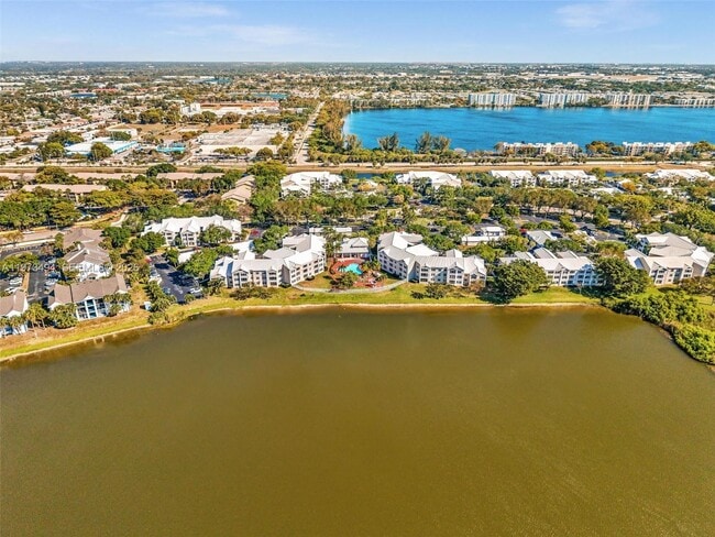 Building Photo - 2810 N Oakland Forest Dr