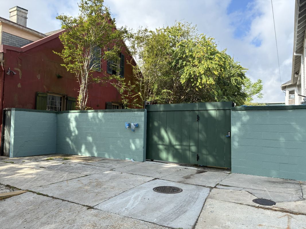 Building Photo - 720 Spain St