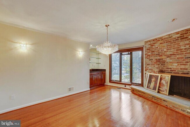 Building Photo - 9801 Clydesdale St