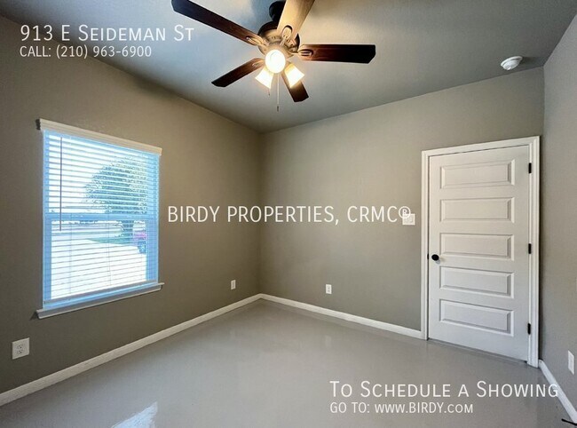 Building Photo - 913 E Seidemann St