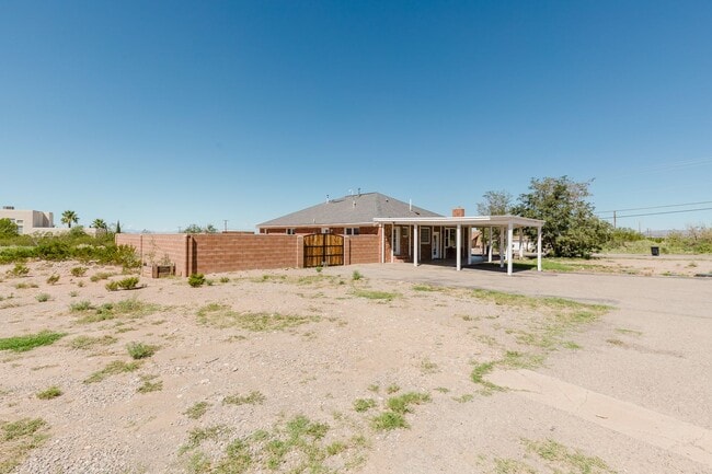 Building Photo - 3 Bedroom 2 Bath With A Mountain View Home!