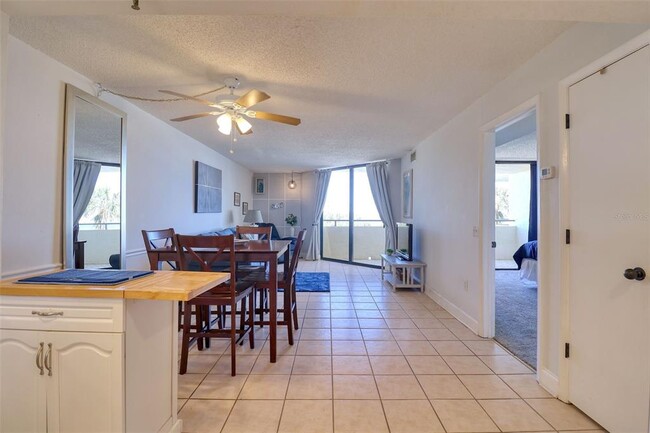 Building Photo - 5915 Sea Ranch Dr