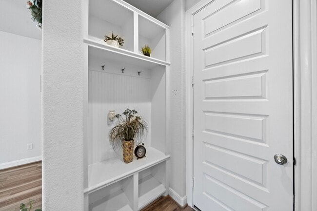 Building Photo - 9913 Brickhouse Dr