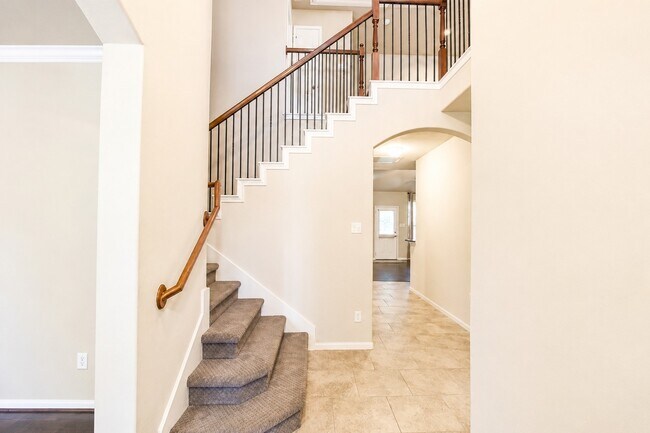 Building Photo - 3801 Happy Hollow Ln