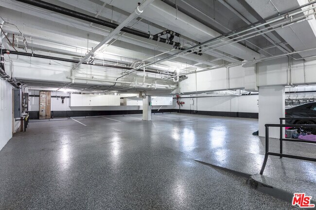 Building Photo - 301 Rexford Dr