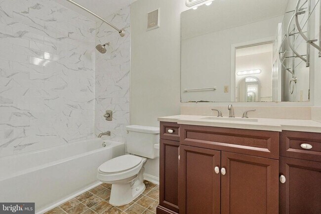 Building Photo - 10070 Oakton Terrace Rd