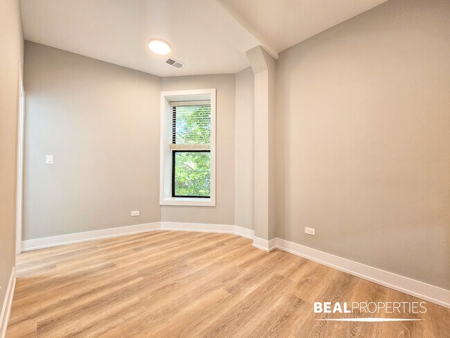 Building Photo - 438 W Belden Ave