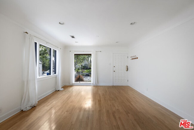 Building Photo - 3659 Glenfeliz Blvd