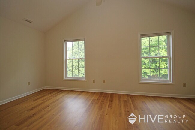Building Photo - Charming Townhome in Harrisonburg!