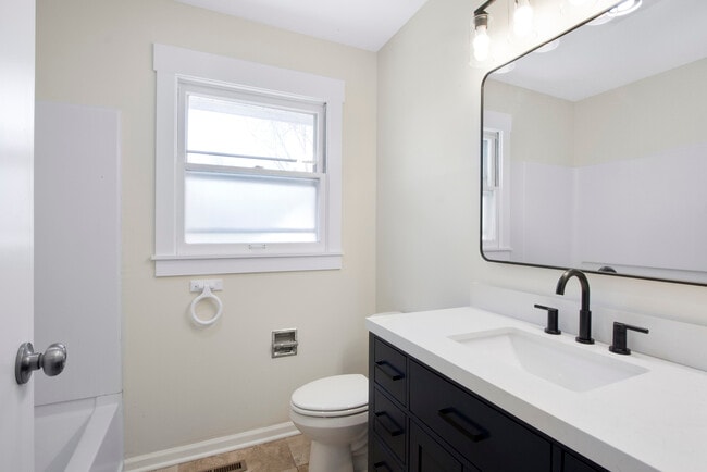 Building Photo - 6415 Londonderry Dr