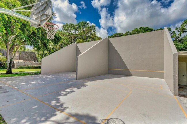 Building Photo - 1132 11th Terrace