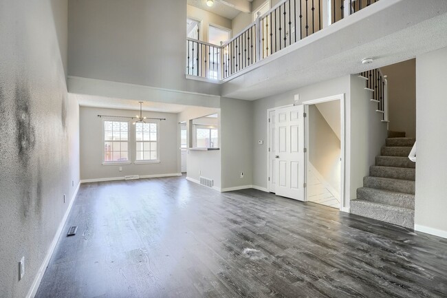 Building Photo - Comfortable Single-Family Townhouse in Quiet Community