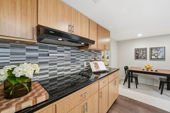 Building Photo - 2310 Steel St