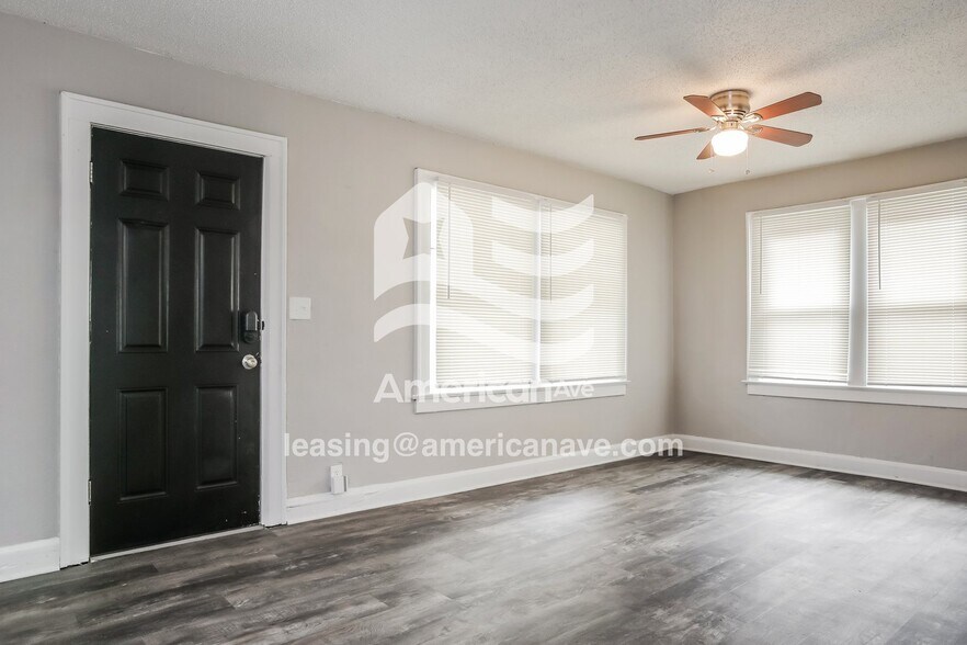 Building Photo - 4432 Flora Ave