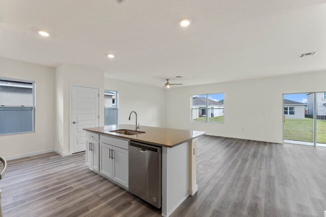 Building Photo - Stylish 4-Bedroomf in Summerly, Saint Cloud - Minutes from Lake Nona. Available after July 25!