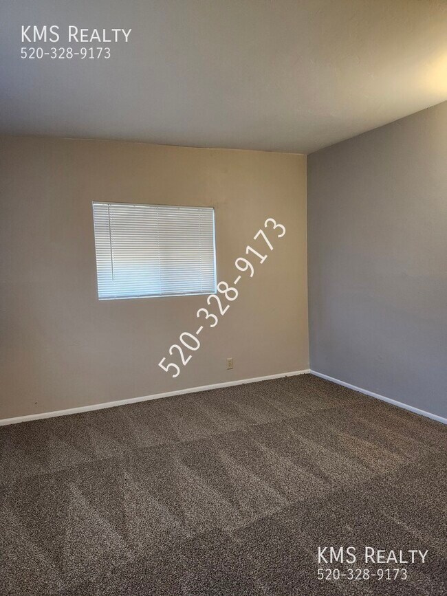 Building Photo - 2565 N Fair Oaks Ave