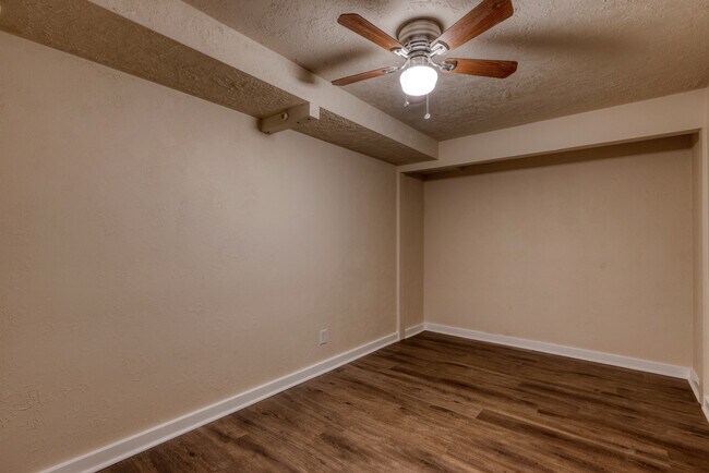 Building Photo - 616 11th St W