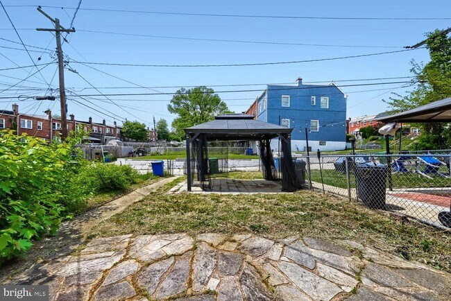 Building Photo - 1014 Lyndhurst St