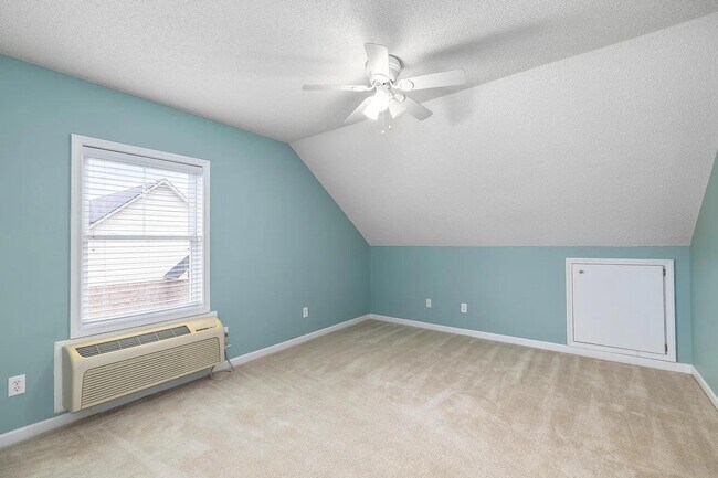 Building Photo - 3225 Mayflower Ln