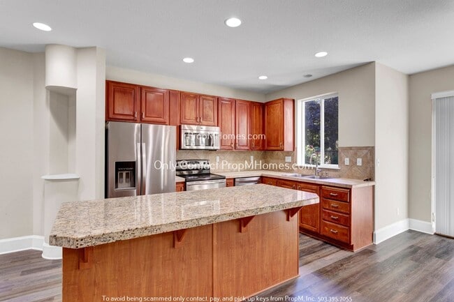 Building Photo - Beautifully Updated Home in Desirable Clackamas! + Solar