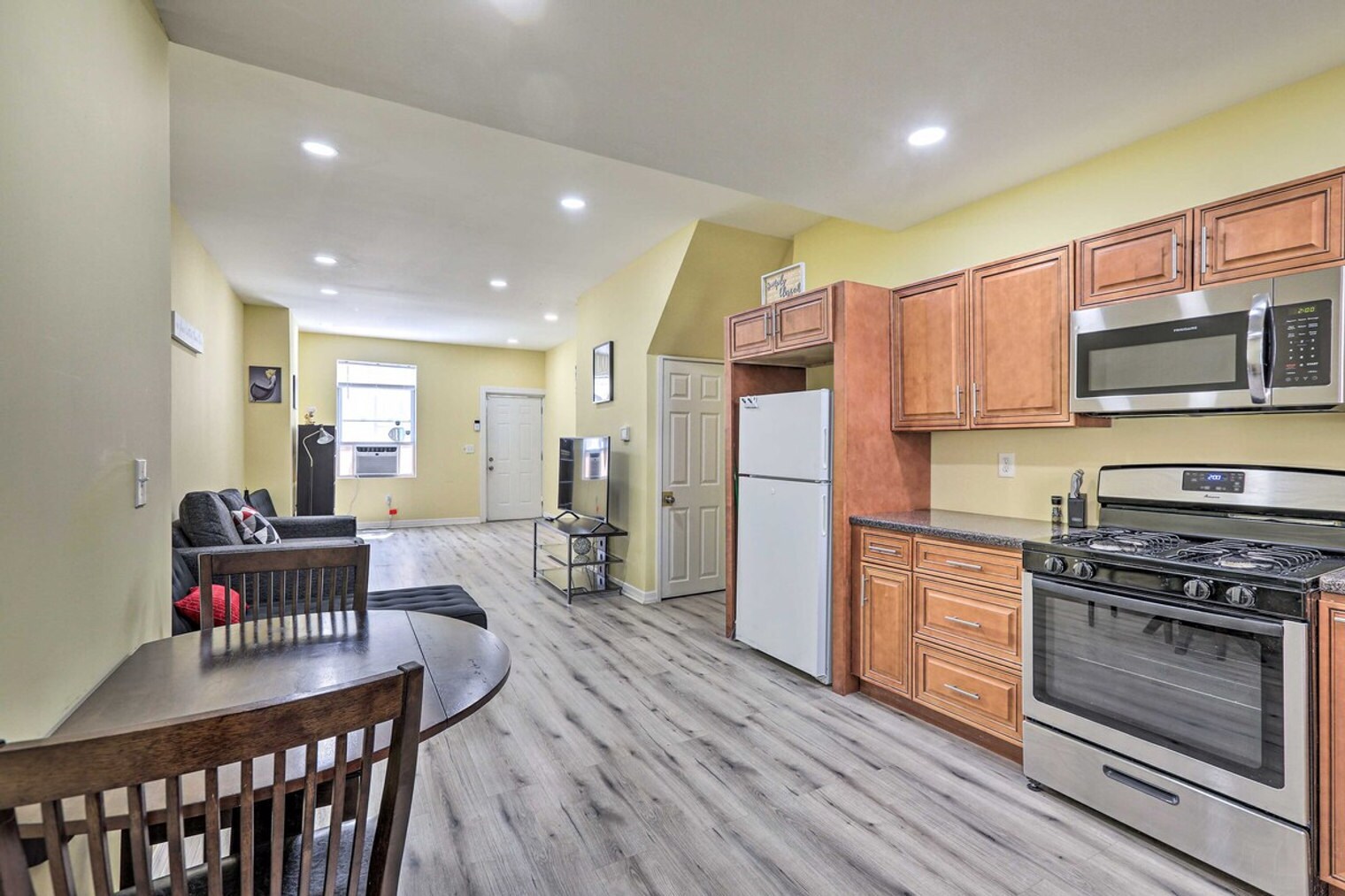 Building Photo - 1621 St. Paul St