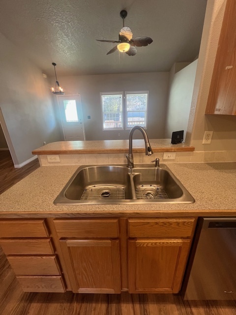 Building Photo - 4 Bed 2 Bath in Nampa!