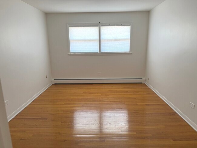 Building Photo - 8300 W Forest Preserve Dr