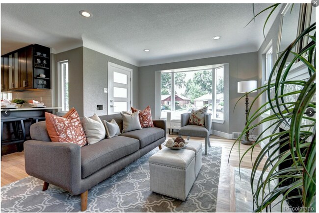 Living room with gas fireplace - 2840 Leyden St