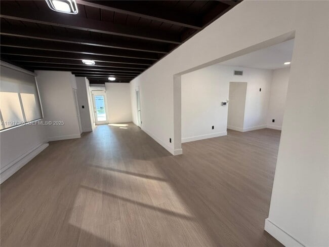 Building Photo - 1540 NE 118th St