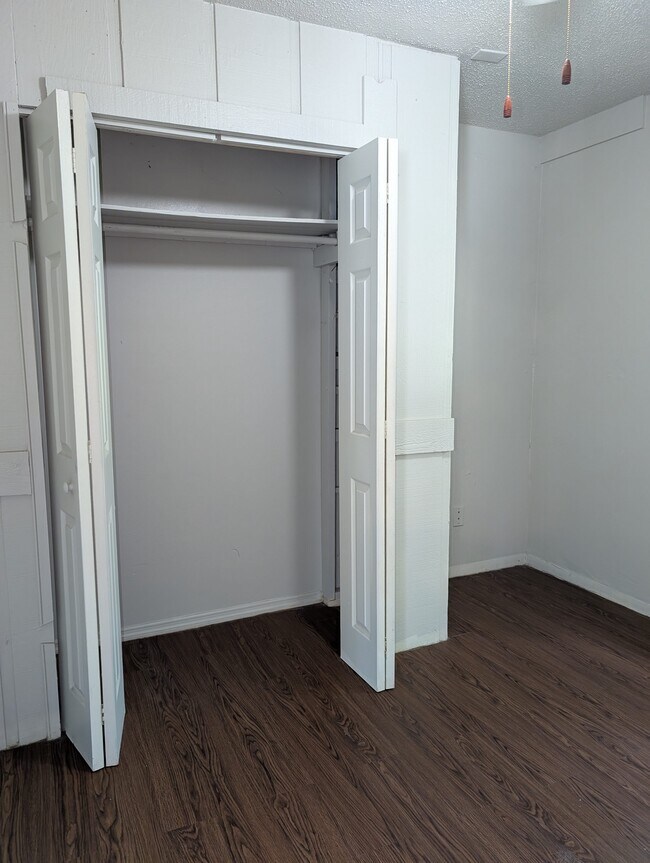 bed - 14815 N 20th St