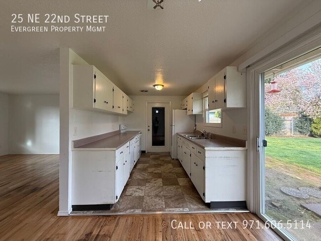 Building Photo - 25 NE 22nd St