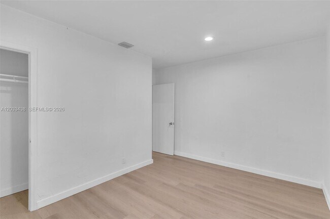 Building Photo - 401 SW 25th Ave