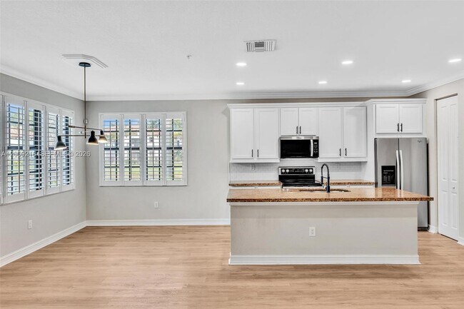 Building Photo - 11541 SW 15th Ave