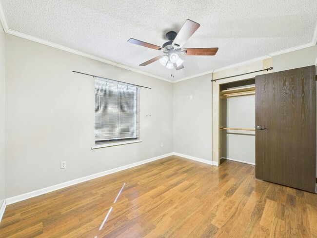 Building Photo - 102 Thompson Loop