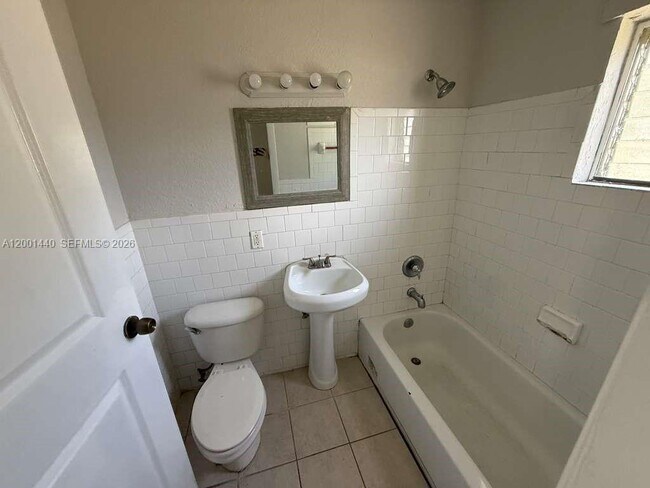 Building Photo - 817 NW 10th St