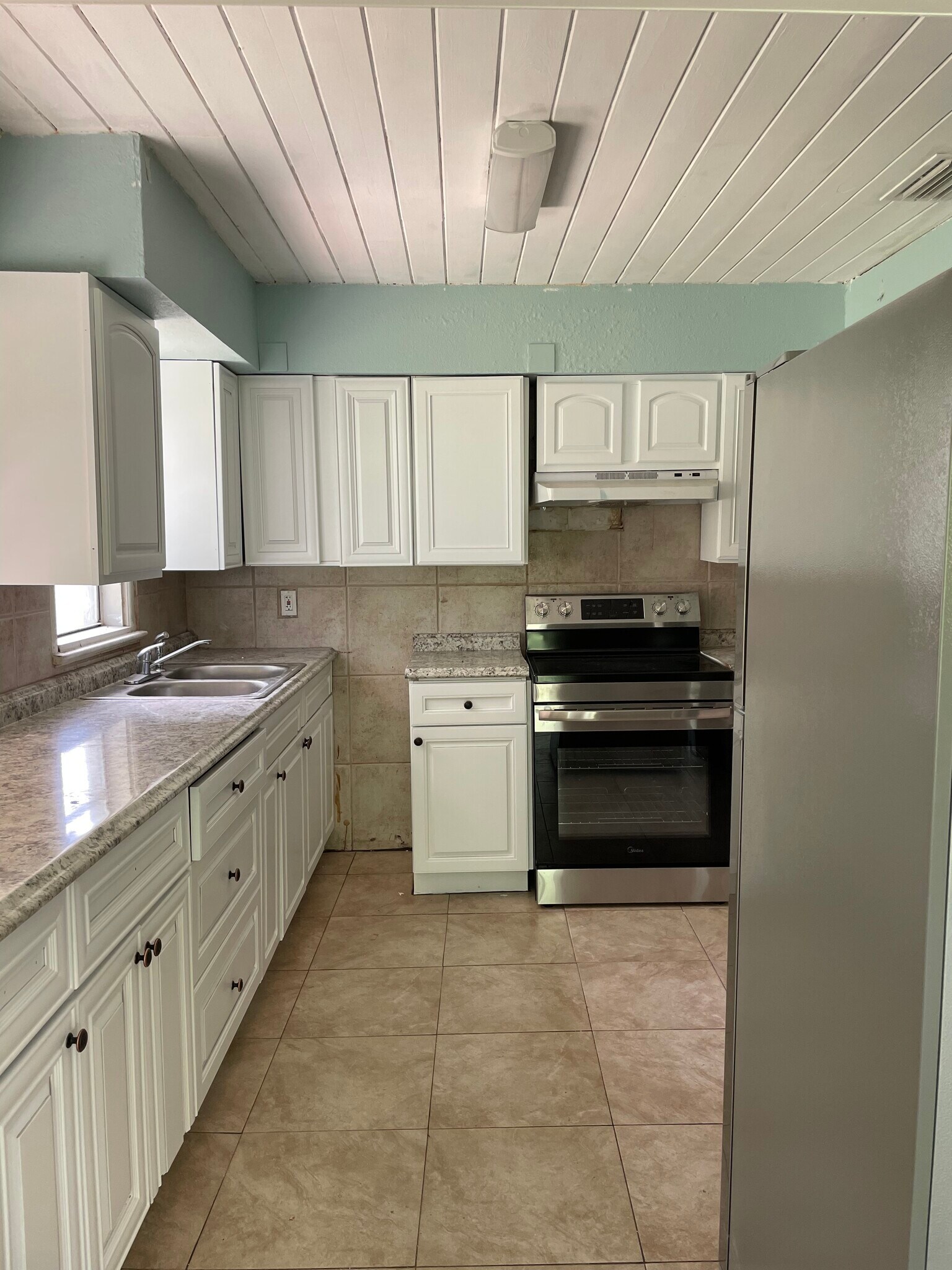 Kitchen - 128 McCoy Dr