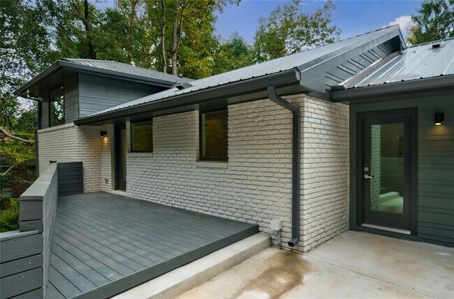 Building Photo - 390 Windsor Pkwy