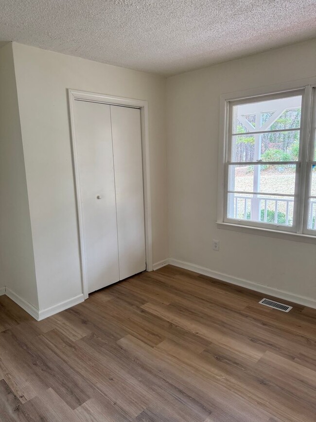 Building Photo - Cute ranch layout 3 bedroom 1 bath home in Hiram!