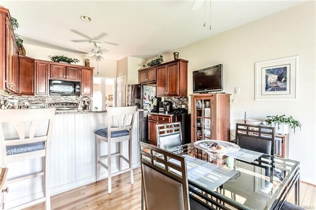 Building Photo - Beautifully maintained home in Birkdale with hardwood floors throughout 1st floor.