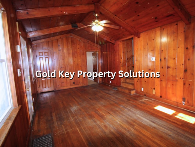 Building Photo - 2 Bedroom/1 Bath Home with Covered Front Porch and Garage (SECTION 8 APPROVED)