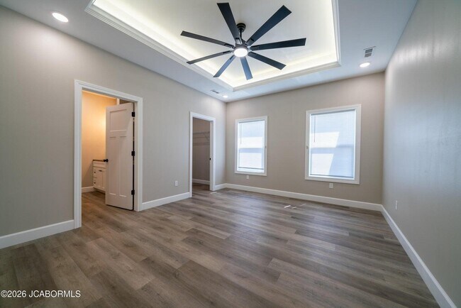 Building Photo - 726 Vine Dr